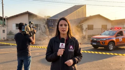 Notícia: contêiner tomba em Americana